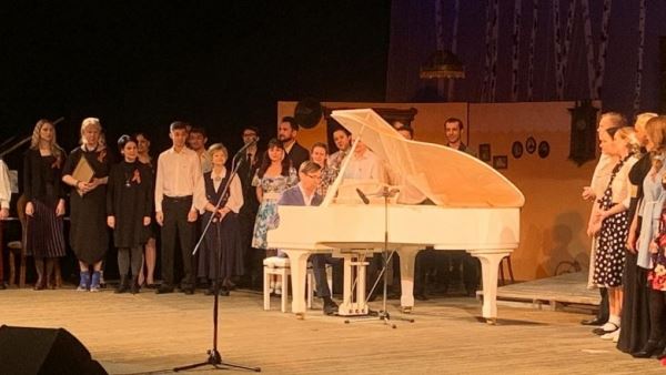 Дарига Назарбаева подарила ТЮЗ-у им. Сац элитный концертный рояль Weinbach